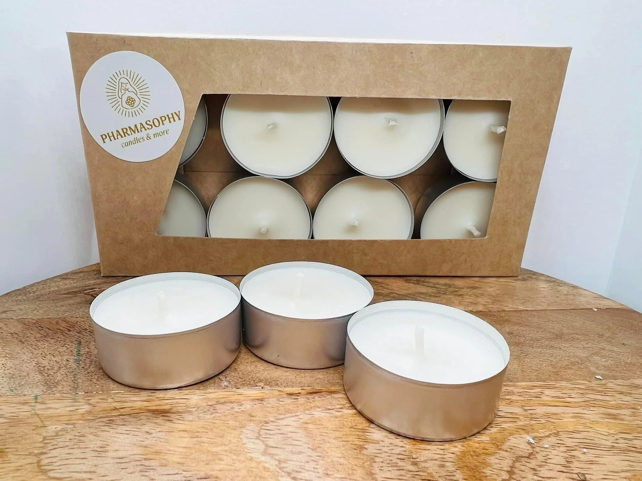 Świece w pojemnikach metalowych