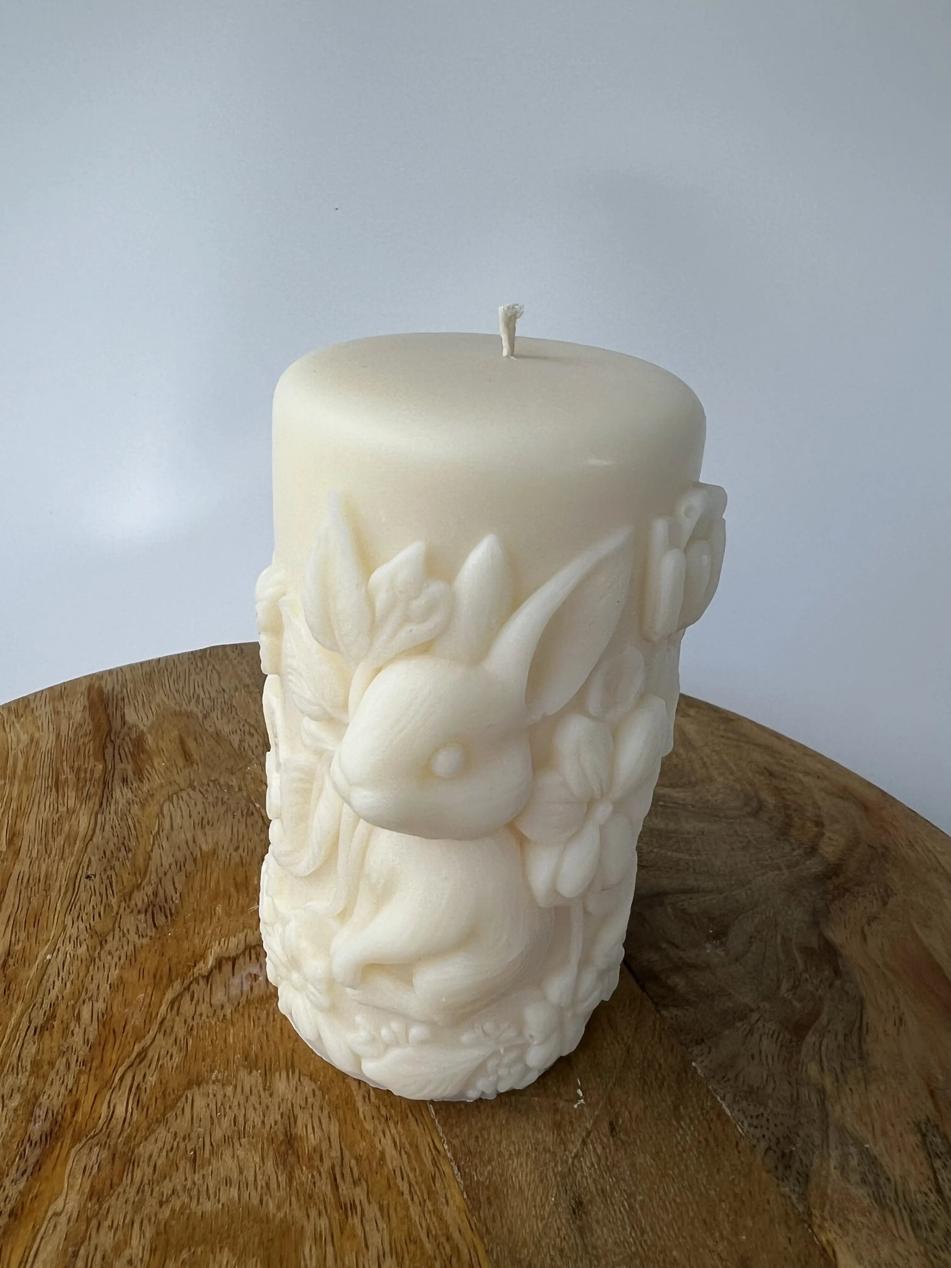 Świeca sojowa Zając w kwiatach